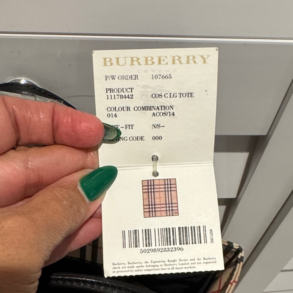 Burberry NWT Nova Check Large Beige and Black Check Tote - Picture 4 of 10
